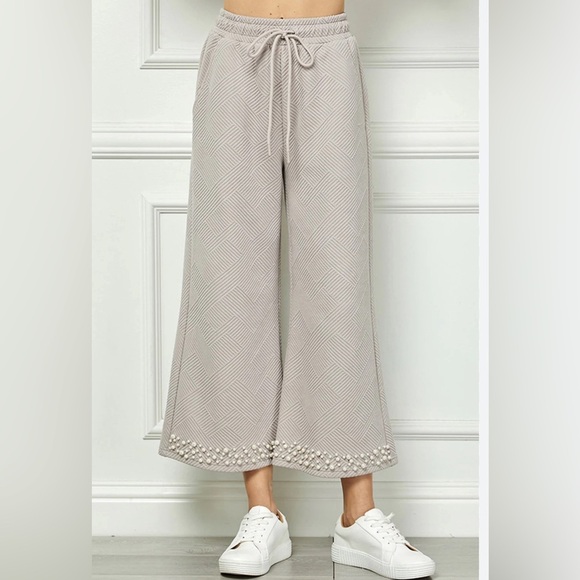 See and Be Seen- Elegant Gray Wide-Leg Boutique Pants - Picture 1 of 7